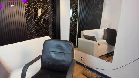 Snapshot of saracorraless chatting on 12.20.24 Sara Everyday From 1430 to 2130 Col Time online show from 12.20.24