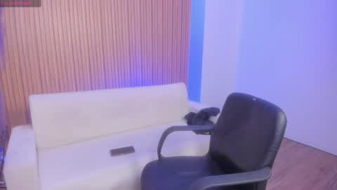 Snapshot of saracorraless chatting on 12.30.24 Sara Everyday From 1430 to 2130 Col Time online show from 12.30.24