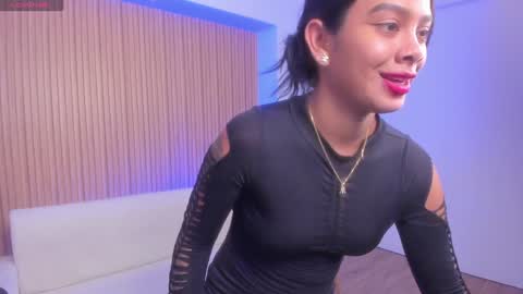 Snapshot of saracorraless chatting on 12.31.24 Sara Everyday From 1430 to 2130 Col Time online show from 12.31.24