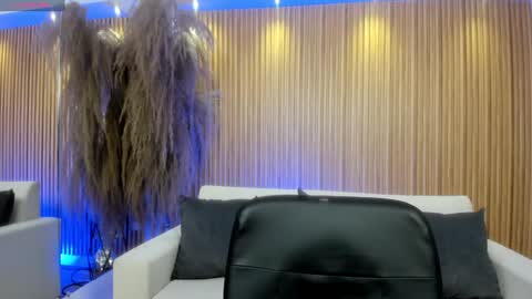 Snapshot of saracorraless chatting on 01.05.25 Sara Everyday From 1430 to 2130 Col Time online show from 01.05.25