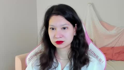 Snapshot of saradenars chatting on 11.18.25 SaraDenars online show from 11.18.25