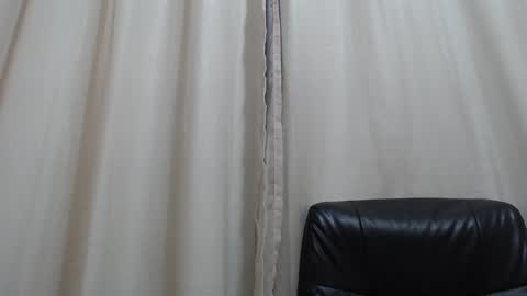 saradorj92 online show from 10.22.25