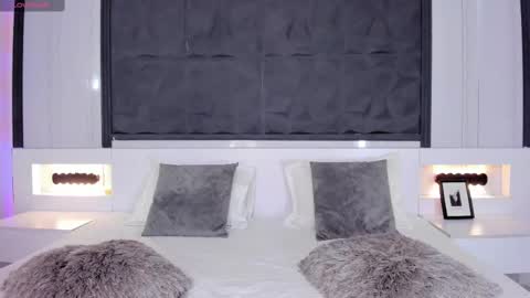  Sara Gomez  online show from 02.20.25