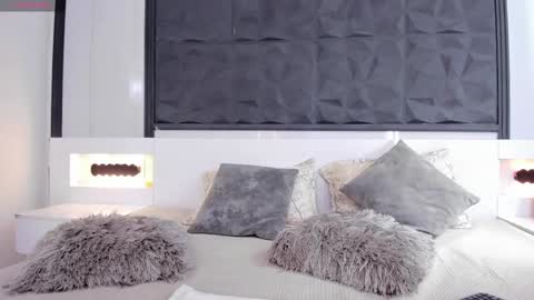  Sara Gomez  online show from 02.26.25