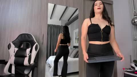  Sara Gomez  online show from 05.22.26