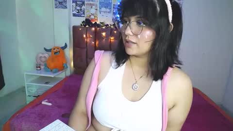 Snapshot of saragonz chatting on 09.15.25 saragonz online show from 09.15.25