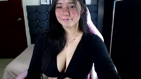 Snapshot of sarah__moon1 chatting on 02.20.25 Sarah Moon online show from 02.20.25