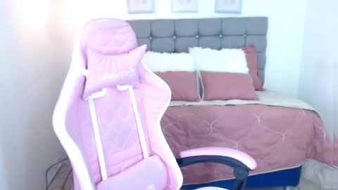 Snapshot of sarah__moon1 chatting on 11.13.25 Sarah Moon online show from 11.13.25