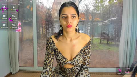 Snapshot of sarah_blake_ chatting on 12.09.24 Sara online show from 12.09.24