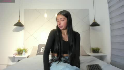 sarah_collens_ online show from 06.09.26