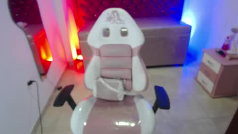 Snapshot of sarah_evansm chatting on 09.22.25 Sara online show from 09.22.25