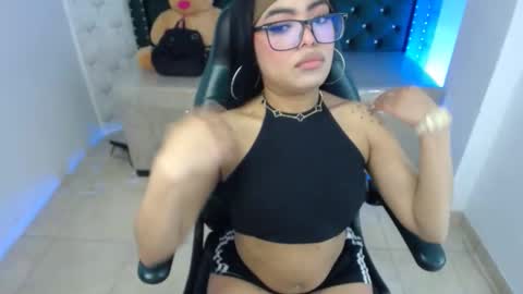 Snapshot of sarah_evansm chatting on 10.07.25 Sara online show from 10.07.25