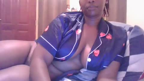 Snapshot of sarah_haggai chatting on 04.27.26 sarah_haggai online show from 04.27.26