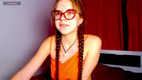 Snapshot of sarah_hs chatting on 12.03.24 Sarah online show from 12.03.24