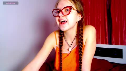 Snapshot of sarah_hs chatting on 12.03.24 Sarah online show from 12.03.24