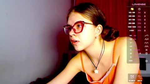 Snapshot of sarah_hs chatting on 12.06.24 Sarah online show from 12.06.24