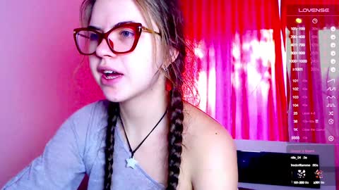 Snapshot of sarah_hs chatting on 12.13.24 Sarah online show from 12.13.24