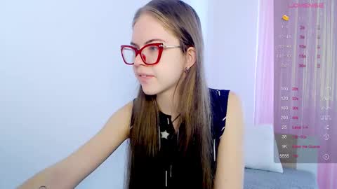 Snapshot of sarah_hs chatting on 11.17.25 Sarah online show from 11.17.25