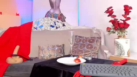 Snapshot of sarah_mistress_ chatting on 02.15.25 Sarah online show from 02.15.25