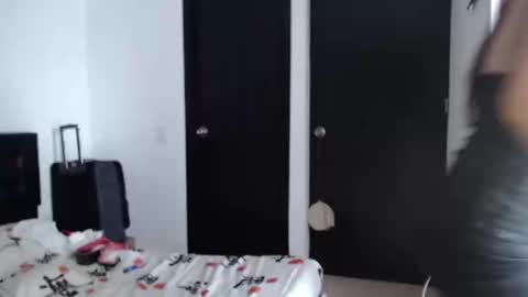 Snapshot of sarah_mistress_ chatting on 02.20.25 Sarah online show from 02.20.25