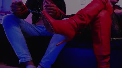 Snapshot of sarah_mistress_ chatting on 03.01.25 Sarah online show from 03.01.25