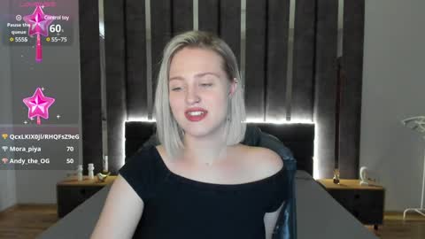 Snapshot of sarah_soul chatting on 01.06.25 Sarah online show from 01.06.25