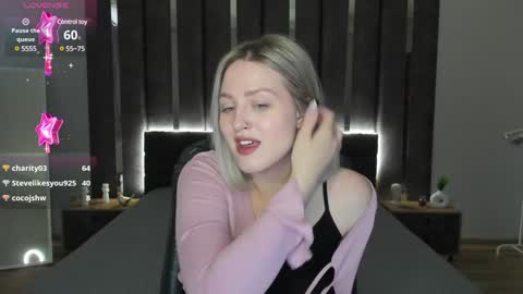 Snapshot of sarah_soul chatting on 02.07.25 Sarah online show from 02.07.25