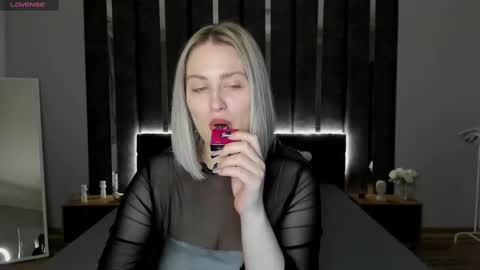 Snapshot of sarah_soul chatting on 02.13.25 Sarah online show from 02.13.25