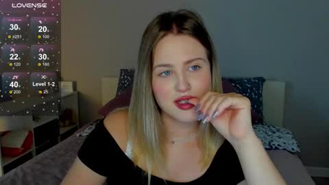 Snapshot of sarah_soul chatting on 09.09.25 Sarah online show from 09.09.25