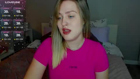 Snapshot of sarah_soul chatting on 10.07.25 Sarah online show from 10.07.25