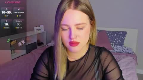 Snapshot of sarah_soul chatting on 10.31.25 Sarah online show from 10.31.25