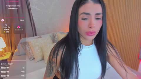 Snapshot of sarah_stonne_ chatting on 10.15.25 Sarah online show from 10.15.25