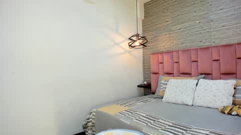 Sarah Deyvis online show from 02.06.25