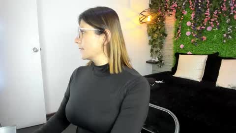 Sarah Deyvis online show from 11.10.25