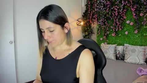 Sarah Deyvis online show from 02.25.26