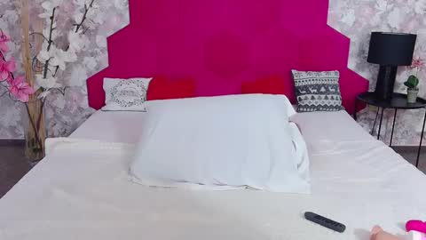 SarahEshley online show from 12.23.24