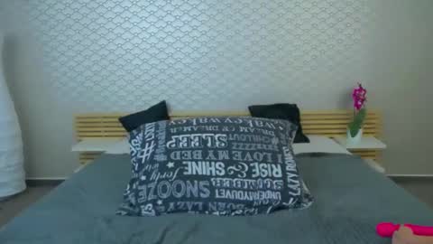 SarahEshley online show from 01.12.25