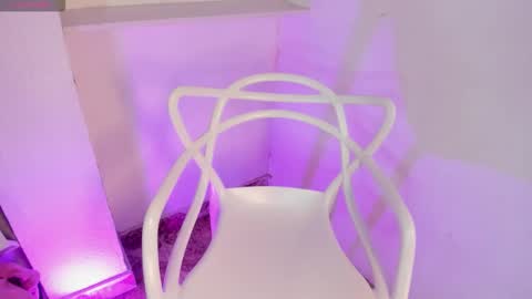 Sarahnovoa  online show from 12.18.25