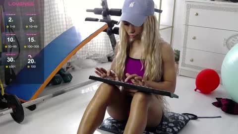 sarahraiynex online show from 03.26.26