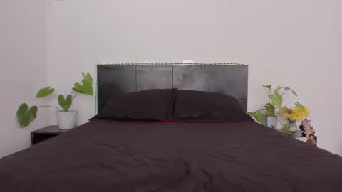 Snapshot of sarahredi chatting on 01.13.25 Girl next door online show from 01.13.25