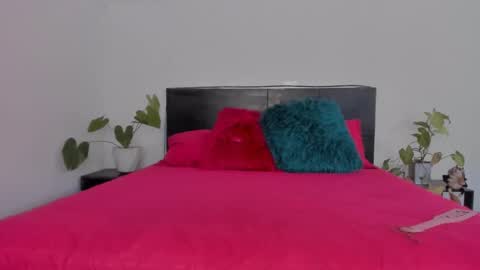 Snapshot of sarahredi chatting on 01.18.25 Girl next door online show from 01.18.25