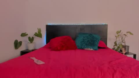 Snapshot of sarahredi chatting on 01.21.25 Girl next door online show from 01.21.25