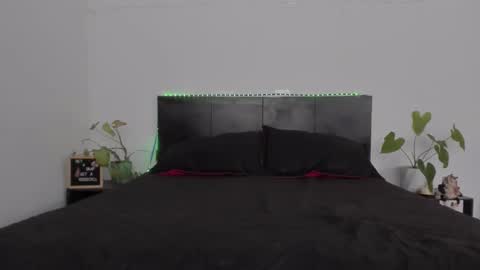 Snapshot of sarahredi chatting on 01.31.25 Girl next door online show from 01.31.25