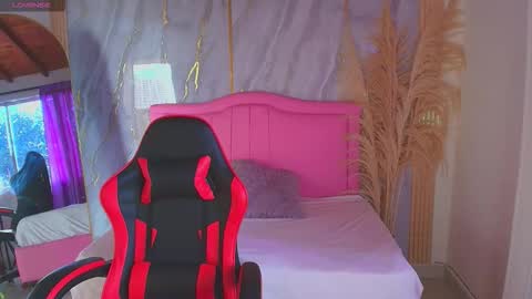 Snapshot of sarahrouse_ chatting on 11.05.25 S A R A H online show from 11.05.25