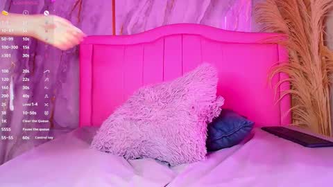 Snapshot of sarahrouse_ chatting on 11.14.25 S A R A H online show from 11.14.25