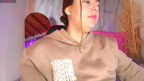 Snapshot of sarahrouse_ chatting on 11.29.25 S A R A H online show from 11.29.25