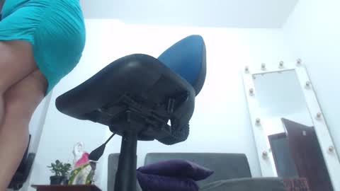 Saraloves online show from 02.04.26