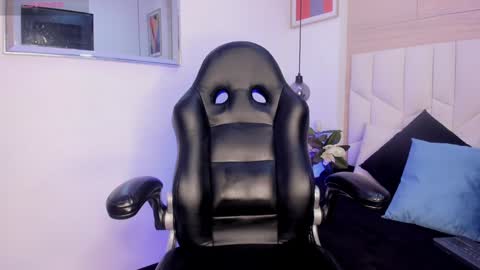 Snapshot of saramonroe1 chatting on 01.11.25 Sara online show from 01.11.25