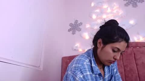 sarastonesx online show from 12.13.24