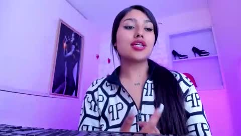 sarastonesx online show from 10.16.25